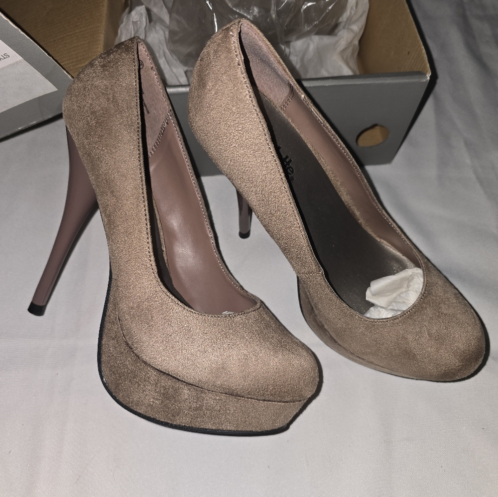 NEW VINTAGE CHARLOTTE RUSSE STILETTO